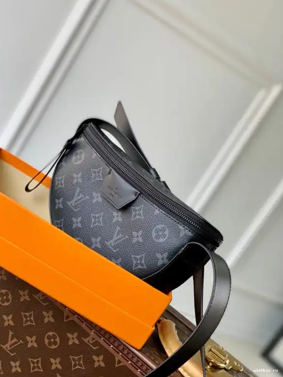 WIS Moon VUITTON LOUIS Crossbody 0520